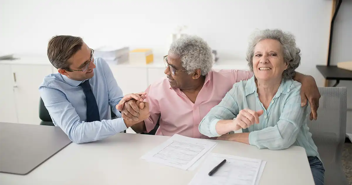 Taldeko vs. banakako bizitza aseguruak: alderdi gakoak